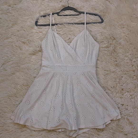 White flowy romper - Picture 1 of 2